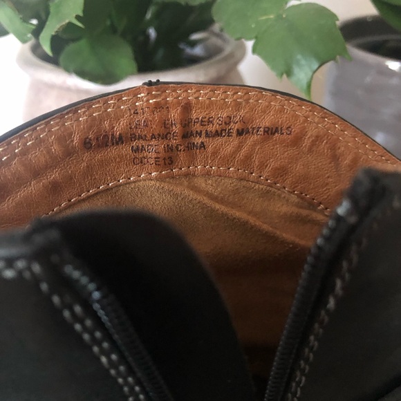 EUC Sofft Noreen Western Cowboy Black Leather Heeled Ankle Boots Size 6.5M - Picture 11 of 16